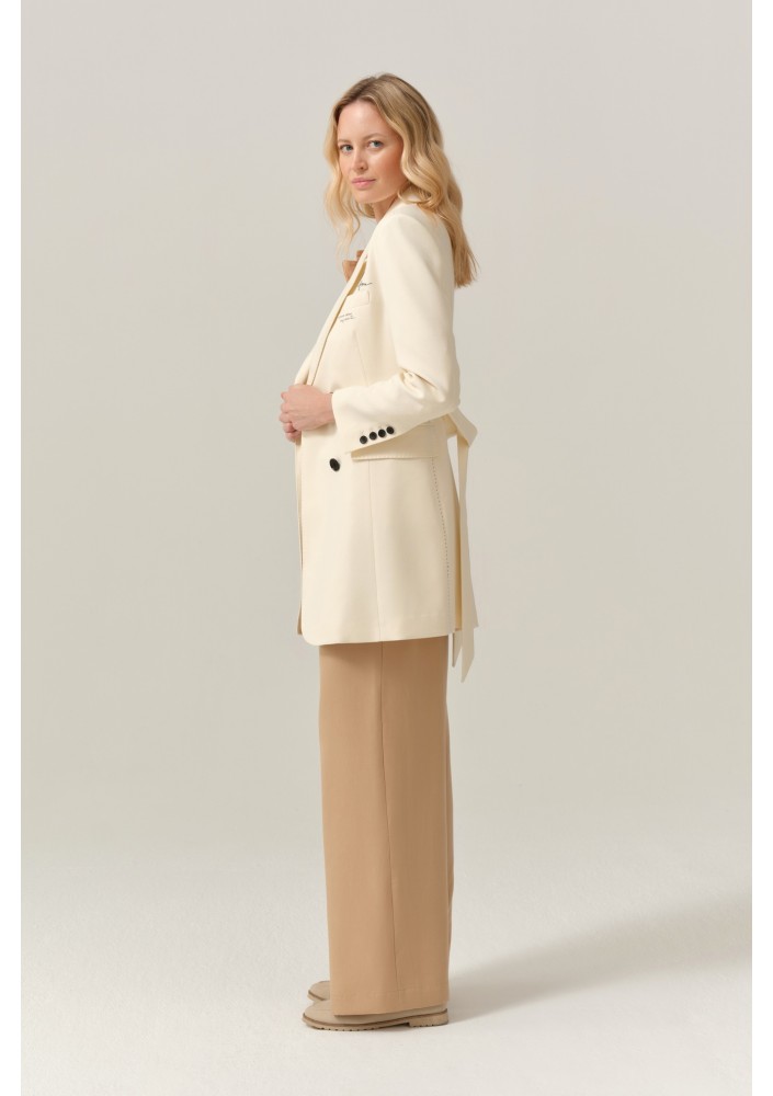 Elegancki płaszcz FERIA w odcieniu złamanej bieli FER090